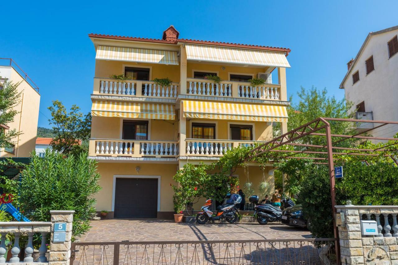 Apartman Laura Selce Exterior foto